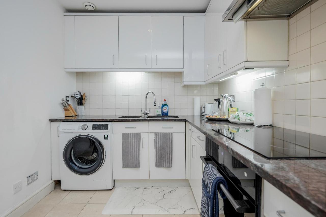Oxford Street Homestay London Exterior photo