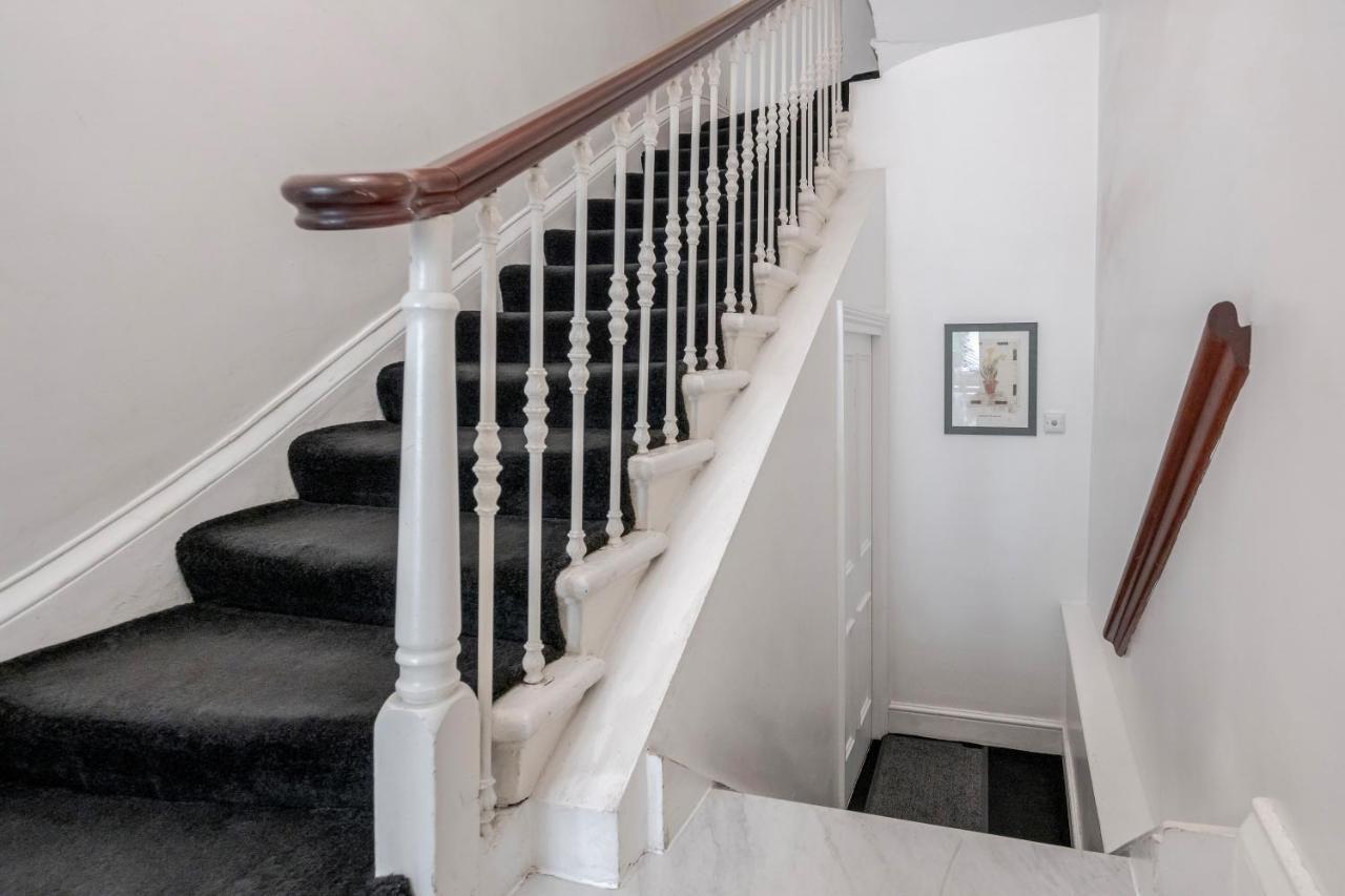 Oxford Street Homestay London Exterior photo