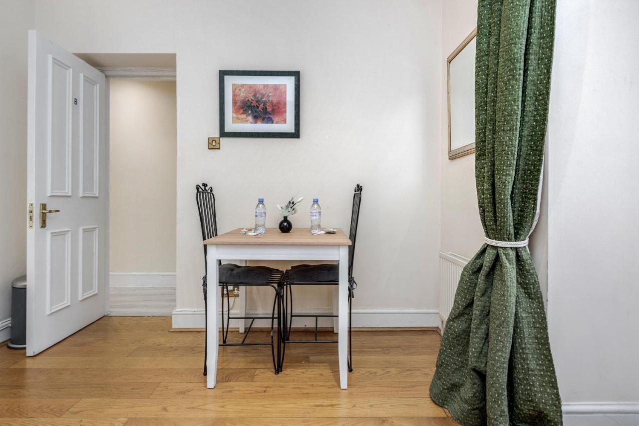 Oxford Street Homestay London Exterior photo