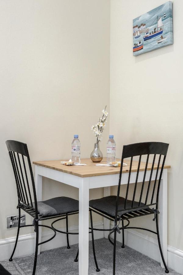 Oxford Street Homestay London Exterior photo