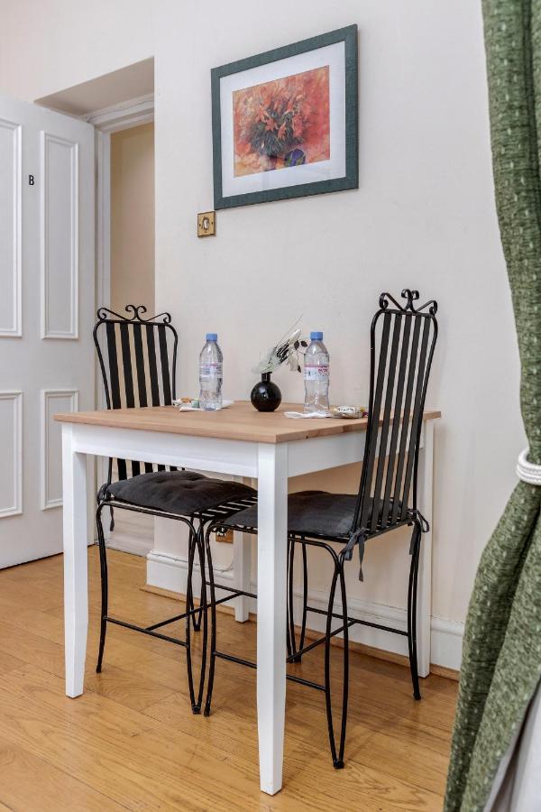 Oxford Street Homestay London Exterior photo