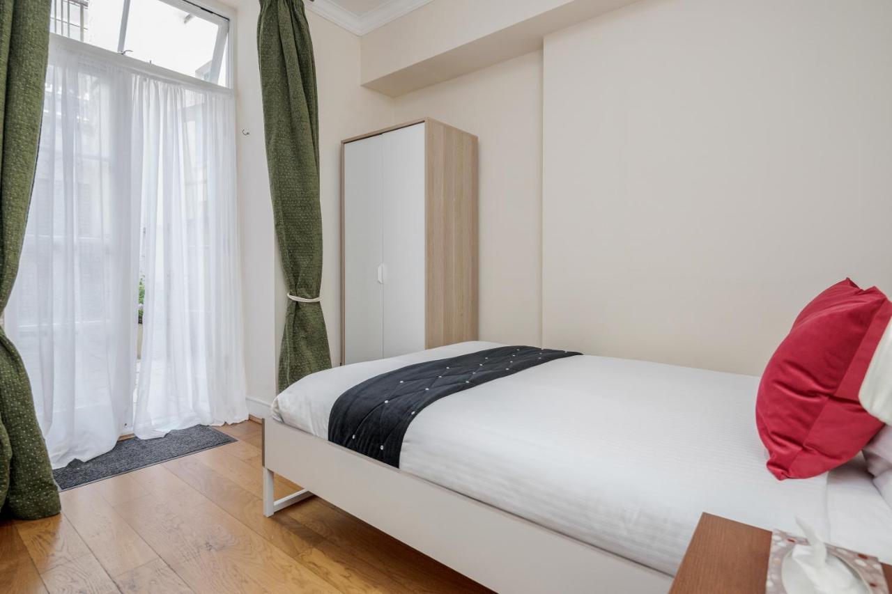 Oxford Street Homestay London Exterior photo
