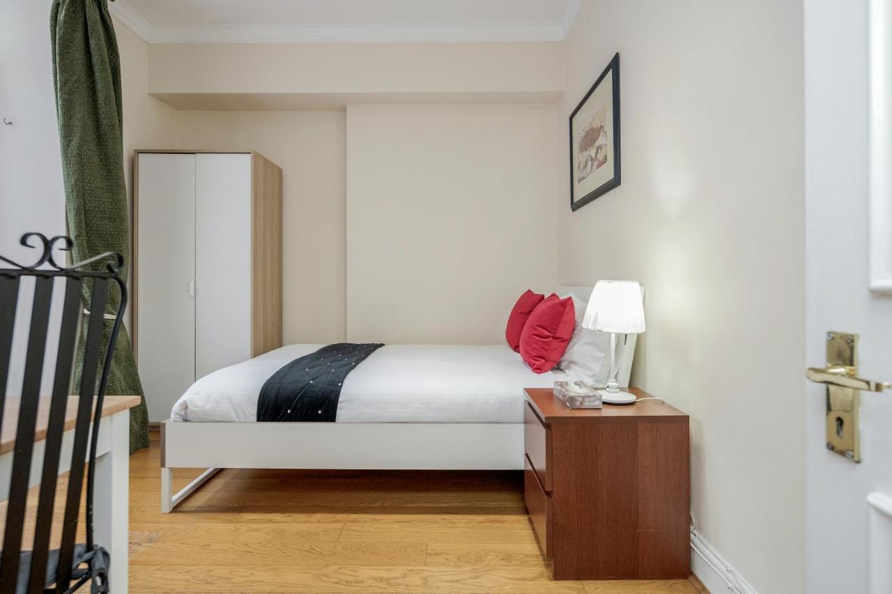 Oxford Street Homestay London Exterior photo
